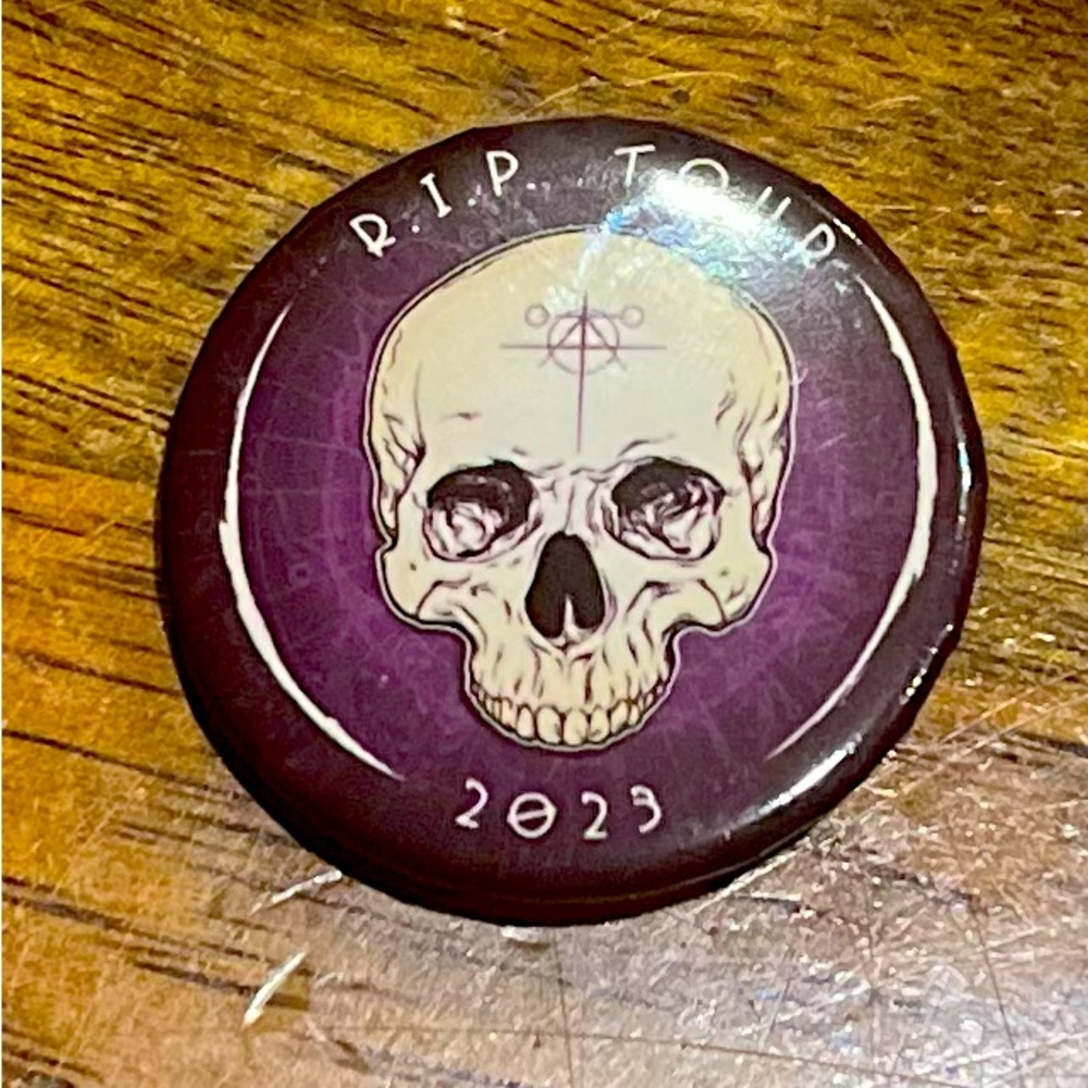 RIP VIP TOUR HALLOWEEN HORROR NIGHTS HHN 32 collectible pin Universal 2023